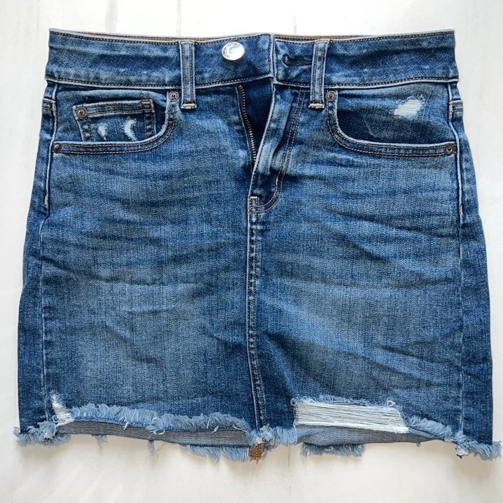 American Eagle Medium Blue Denim Super Stretch Distressed Mini Skirt Size 0